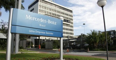 Mercedes-Benz disponibiliza vagas para estudantes sem experiência na capital de São Paulo