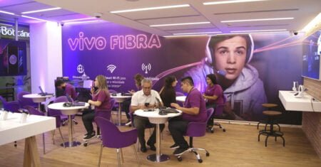 Vivo abre vagas para Técnica de Campo para trabalhar com instalação e reparo de linhas telefônicas, Internet e TV