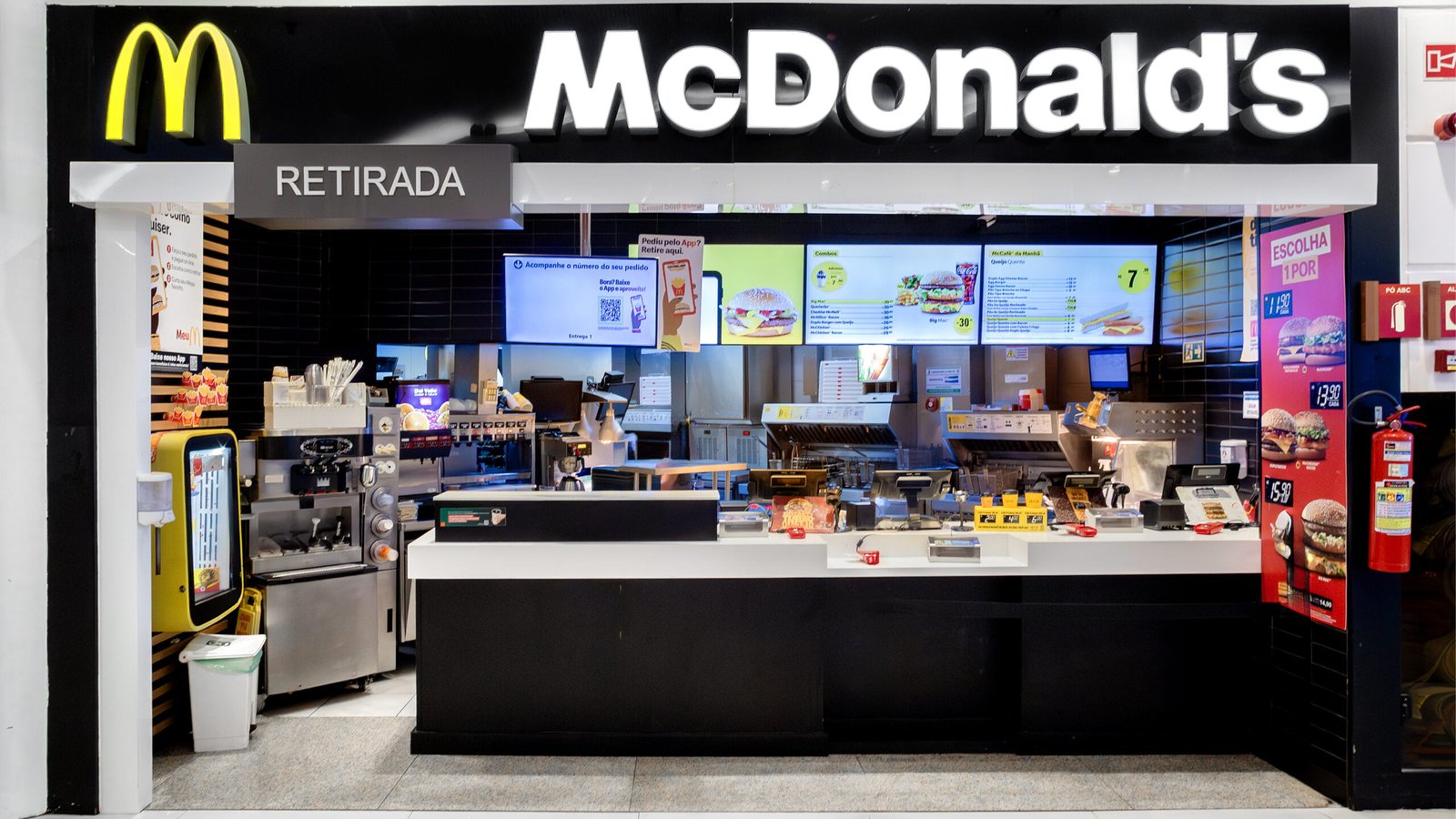 O McDonald’s está com mais de 3 mil vagas de emprego disponíveis para pessoas que vivem em estados como SP, RJ, MG, PR, RS, BA, PE, CE e outros