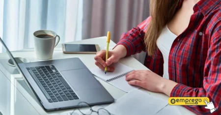 Assistente de Cadastro HOME OFFICE na Unyleya Educacional para Ensino médio completo ou superior cursando