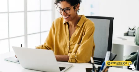 Atendimento em Contabilidade HOME OFFICE na Mobi Contábil para falar com clientes em E-mail, Chat, WhatsApp
