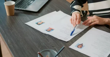 Veja como fazer um currículo que realmente chama a atenção e aumenta suas chances de ser chamado para entrevistas já na primeira tentativa