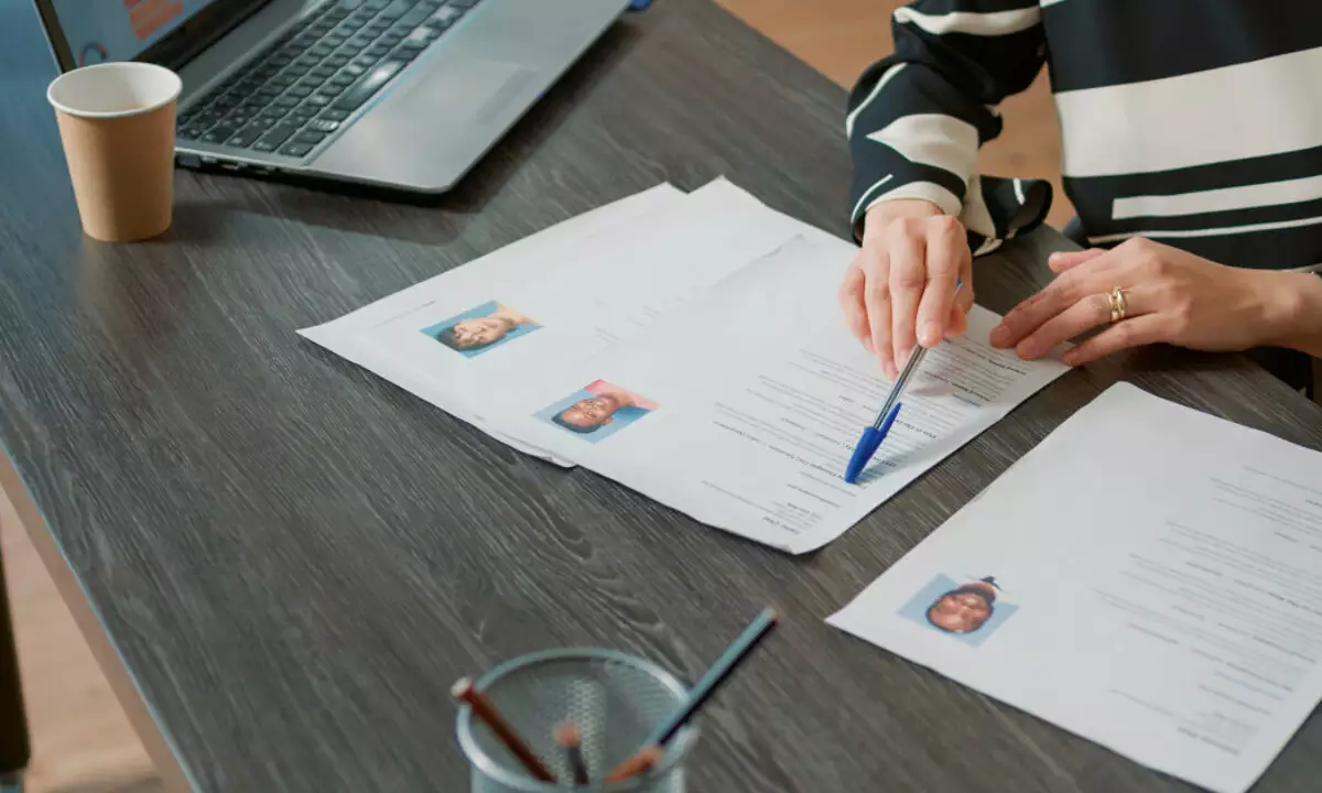 Veja como fazer um currículo que realmente chama a atenção e aumenta suas chances de ser chamado para entrevistas já na primeira tentativa 1 Veja como fazer um currículo que realmente chama a atenção e aumenta suas chances de ser chamado para entrevistas já na primeira tentativa