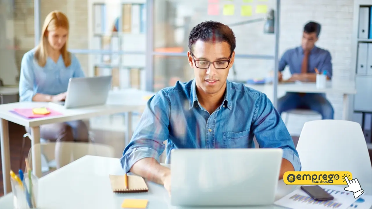 Trabalhe remotamente como Assistente Administrativo na Raízen! A vaga home office está aberta 1 Trabalhe remotamente como Assistente Administrativo na Raízen! A vaga home office está aberta