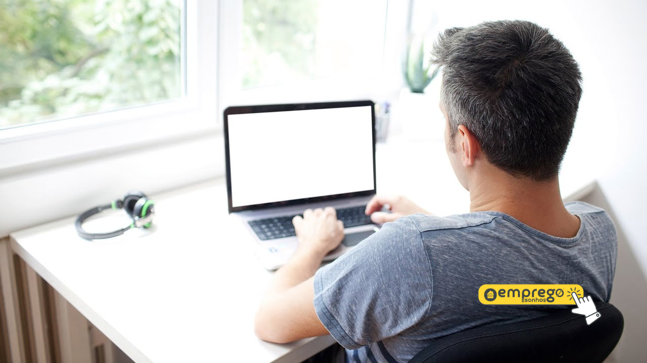 Vaga home office na Kodland: Tutor de Python e Roblox, sem experiência necessária
