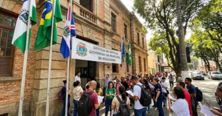 Concursos de prefeituras em todo o Brasil reúnem dezenas de editais com vagas para diferentes níveis, estabilidade e salários atrativos em cidades grandes e pequenas