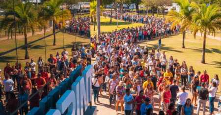 Desemprego e esperança levam multidão à fila do PRIMT em busca de vagas e dignidade