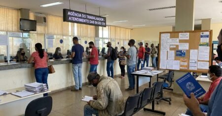 DF abre 831 vagas de emprego nesta segunda, com salários de até R$ 3.800 em Vicente Pires e R$ 3.285,80 no Guará, cadastro via CTPS e agências do trabalhador