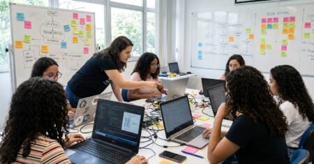 Laboratoria redesenha a formação de mulheres para tecnologia na era da inteligência artificial, com foco em habilidades digitais e conexão com o mercado em toda a América Latina